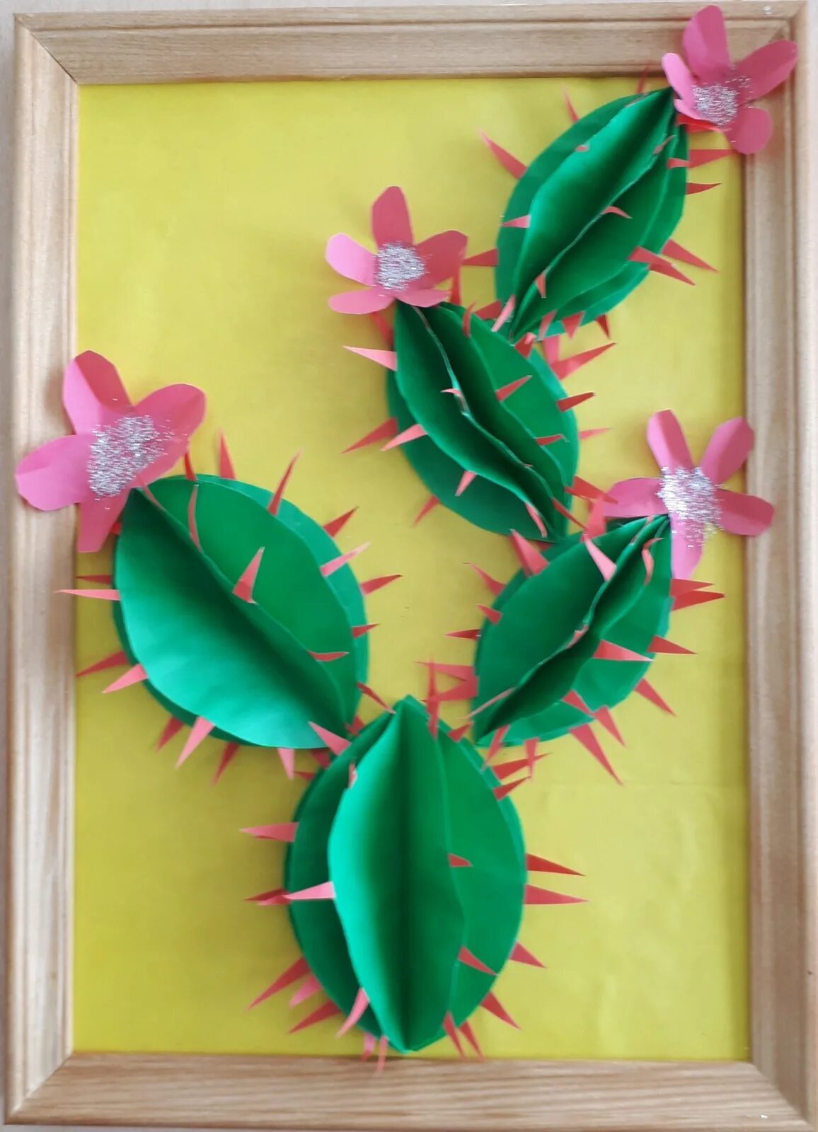 кактус из цветной бумаги. объемная аппликация кактус. кактус из бумаги 4 класс технология. объемная аппликация. аппликация кактус.