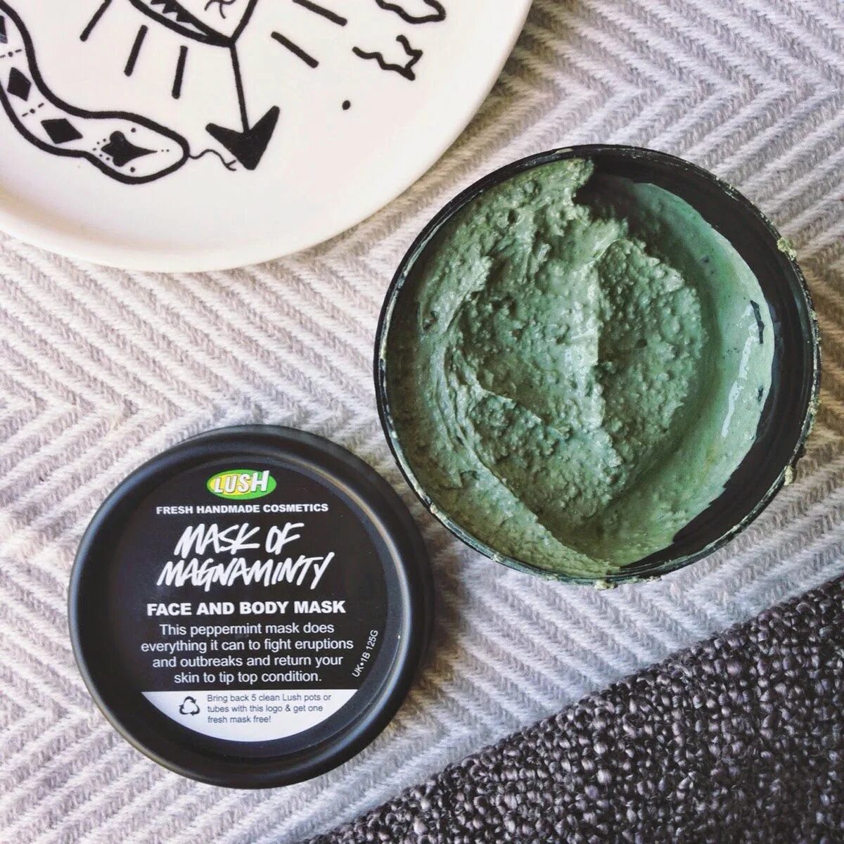 Skin body mask. Lush маска. Lush маска для волос. Маска от лаш с мятой. Lush супер мятная маска.