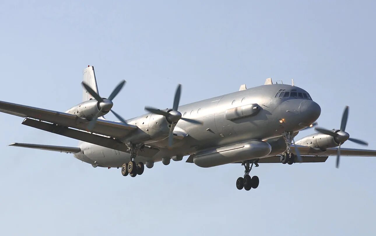 Ил-20 самолёт разведчик. Ил 20 см. Ил 20 разведчик. Ил 20 см. Самолет радиоэлектронной разведки ил-20.