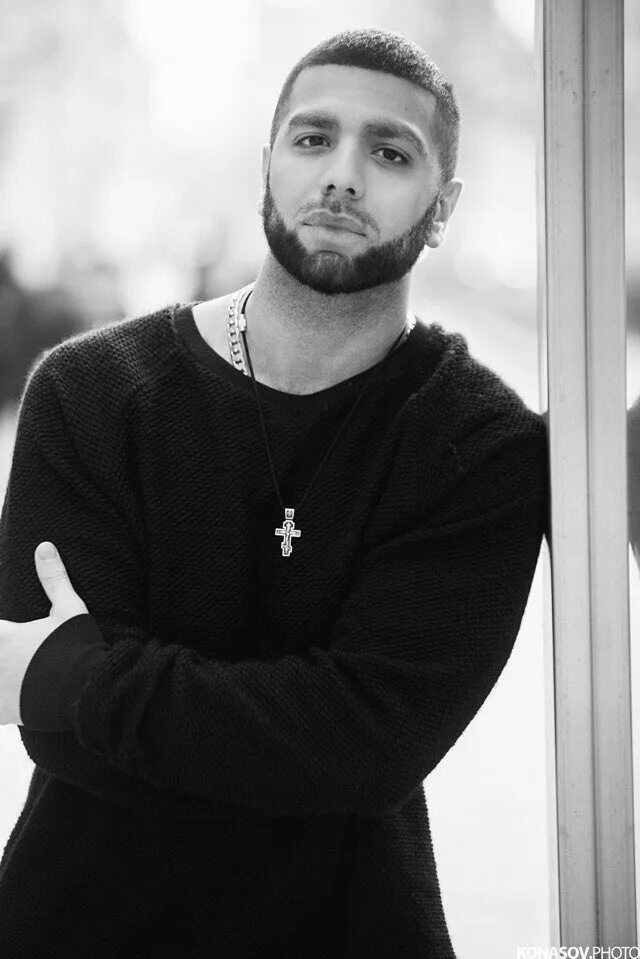 Артист артём качер. Артем качер альбом. Артем качер. Певец кучера артем. Артем качер с девушкой.