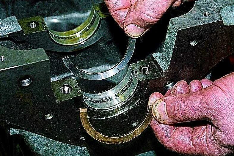 Ремонтные упорные кольца коленвала ваз 2112. Коренной подшипник коленчатого вала ваз 2107. Сальник коленчатого вала ваз 2109 передний. Как ставятся полукольца. Вкладыши коленвала ваз 2106.