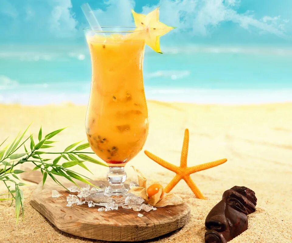 Суббота отпуск. Коктейль на пляже. Солнце пляж коктейль. Утро солнце море пляж коктейль. Коктейль на море.