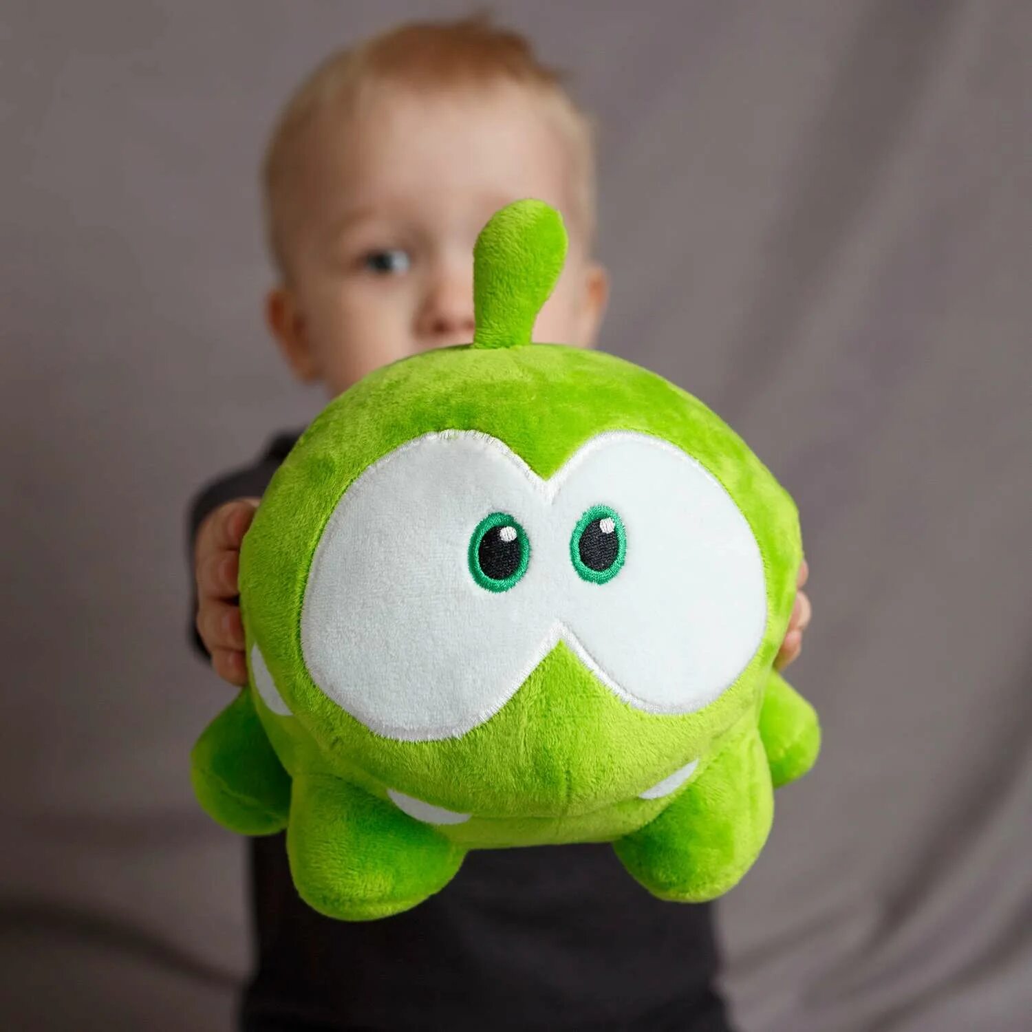 Ням ням мягкая игрушка. Мягкая игрушка большой ам ням. Блюз ам ням игрушка. Cut the rope игрушка мягкая. Ам ням игрушка.