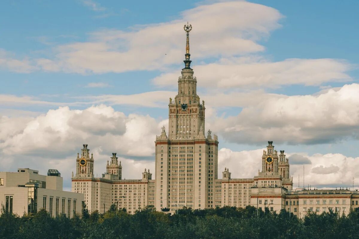 Мгу фон. Сталинские высотки МГУ. Здание МГУ сталинская высотка. Московский государственный университет имени м.в.Ломоносова，МГУ. Московский университет им Ломоносова Ломоносова.