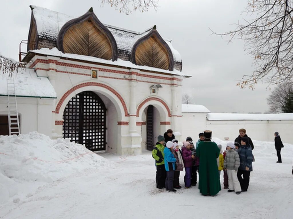 Масленица в люблино. Коломенское Измайлово Люблино. Коломенское музей-заповедник зимой. Экскурсия в Коломенское зимой. Масленица в Измайлово.