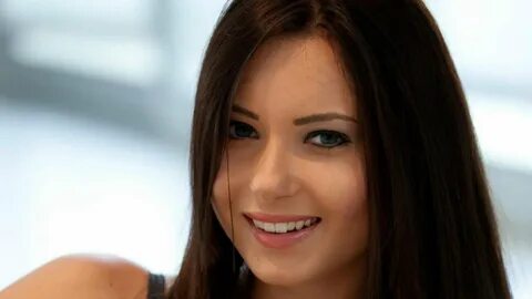 Nikki waine