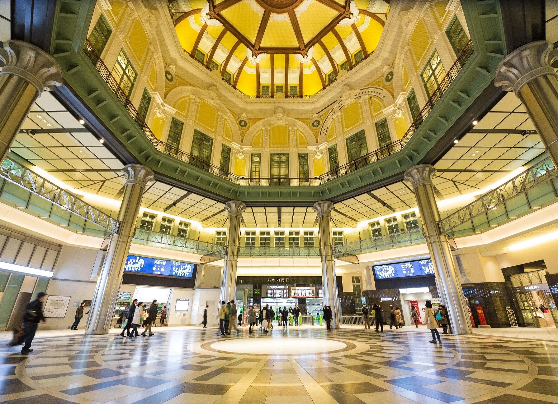 Tokyo station. ЖД вокзал Токио. Центральный вокзал Токио. Вокзал Токио внутри. Современный вокзал внутри.