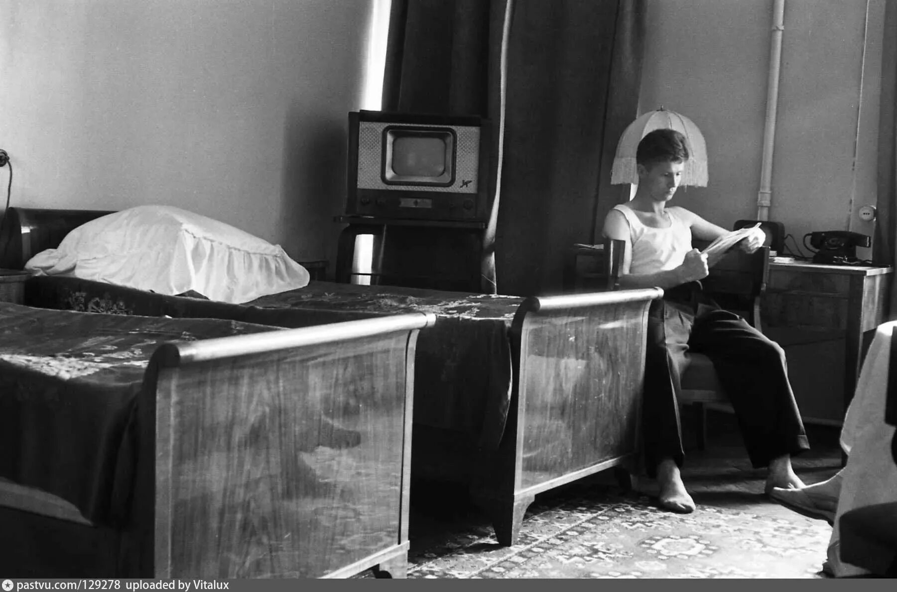 Советский нии интерьер. Квартира 1961 года. Югославская стенка в ссср. Интерьер советской квартиры. Квартира 1961 года.