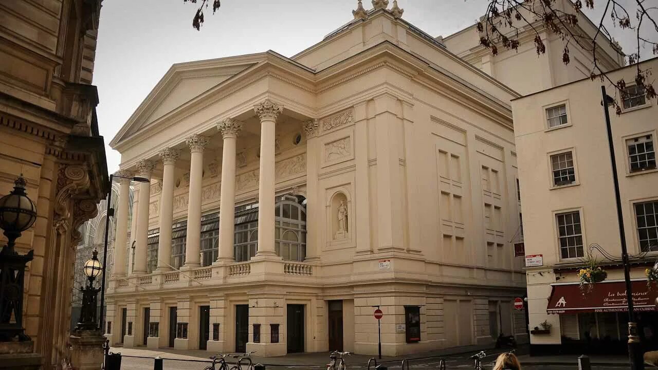 Famous london theatre. Королевский театр ковент-гардене. Ковент гарден в лондоне. Театр «dominion» фото. Театр ковент гарден в лондоне.
