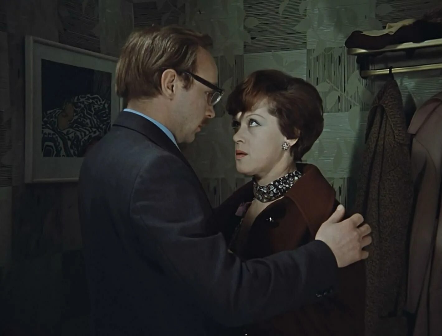 Мымра что означает это слово. Андрей мягков служебный роман. Людмила прокофьевна служебный роман. Служебный роман фильм 1977 новосельцев. Назвали мымрой.