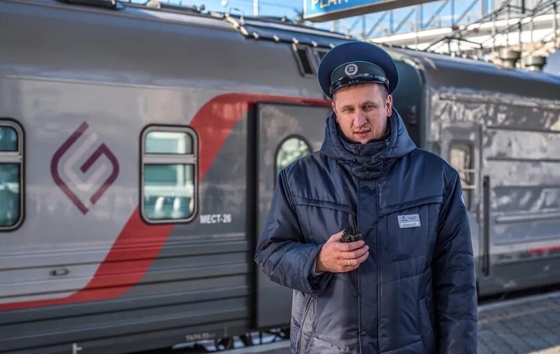 Начальник пассажирского вагона. Проводник и начальник поезда.