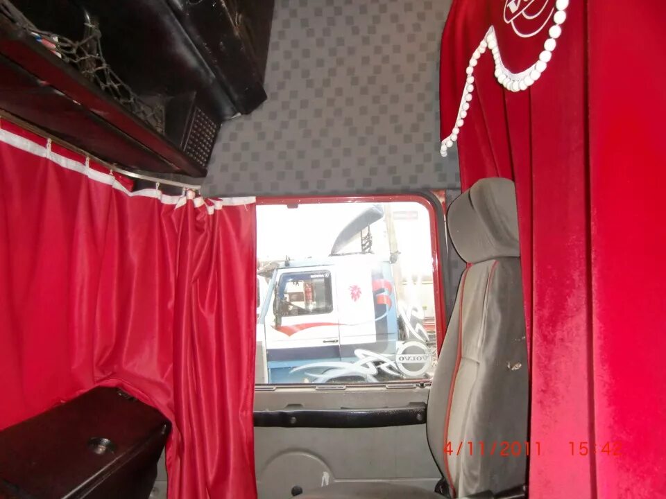 Volvo fh16 кабина. Шторки на volvo fh09. Ламбрекен volvo fh 13. Шторы вольво фш. Шторы вольво фш.