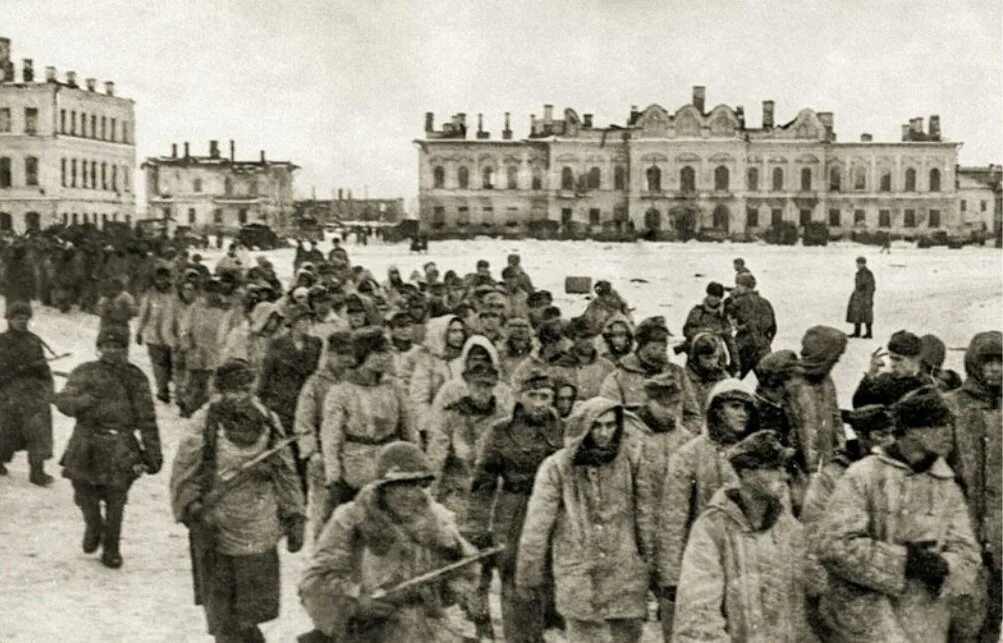 20 января 19 февраля. 19 Января 1944 — советские войска освободили Новгород.. Освобождение Новгорода 20 января 1944 года. Освобождение Великого Новгорода 20 января. Пленные немцы в Новгороде.