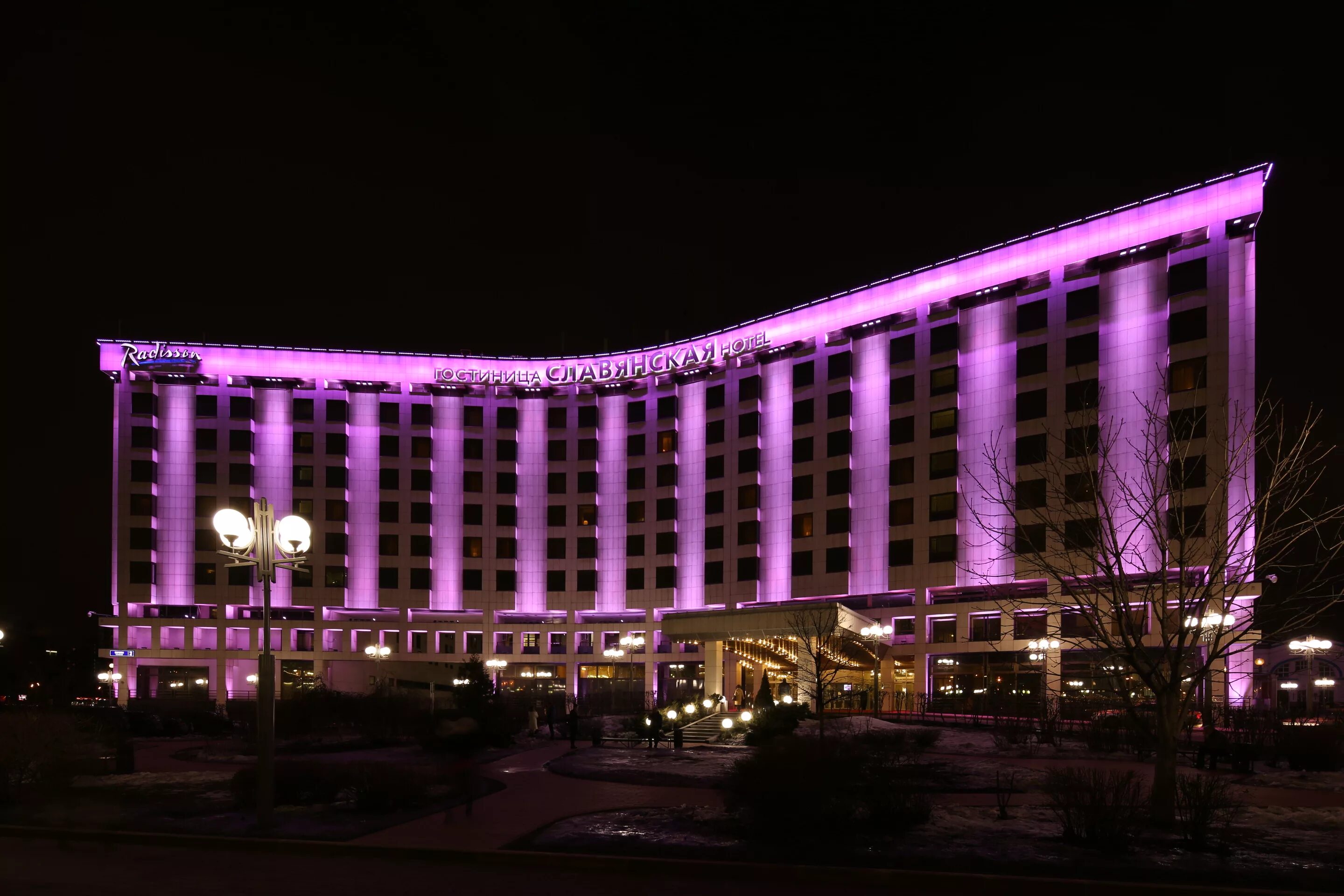 Рэдиссон блю славянская москва. Рэдиссон роял отель санкт-петербург. Гостиница рэдиссон славянская в москве на киевской. Гостиничная сеть radisson. Рэдиссон москва гостиница славянская площадь европы.