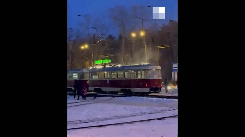 Какими цветами горел трамвай 19. Загорелся трамвай екатеринбург. грящий трамвай екатеринбурге. сгорели трамваи в екатеринбурге.