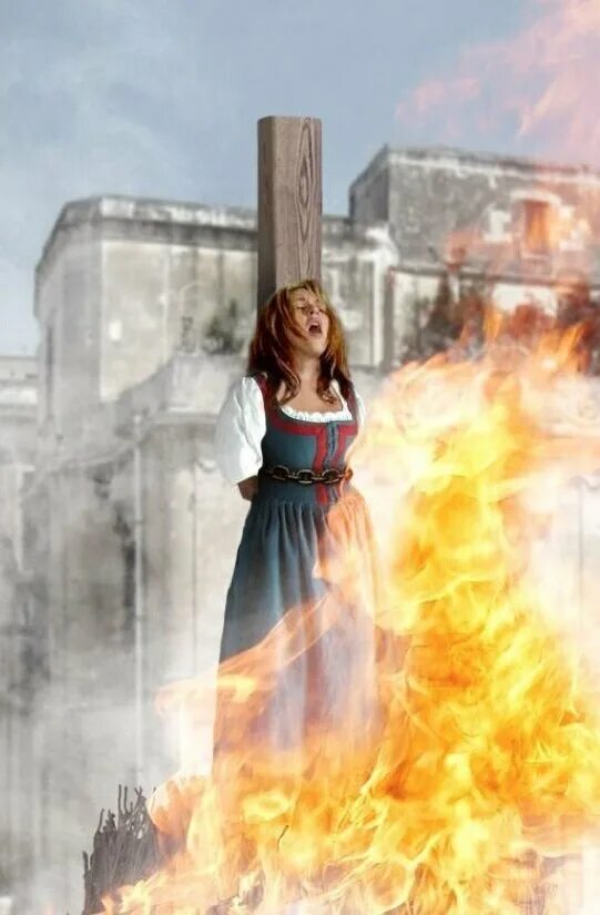 Жанна д'арк сожжение на костре отрывок. Жгли людей. Майдан 2014 коктейль молотова беркут. Фредерик уайт ведьма на костре. Жгли людей.