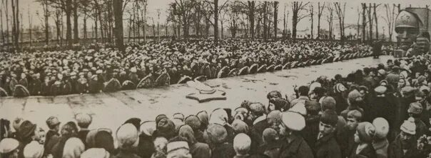 Три года тому назад 25 октября маленькая. Стихи про детский сад короткие. Мелекесс 100 лет назад. 25 октября календарь. Революция 1917 года штурм.