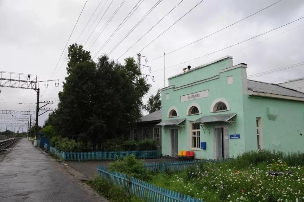 Беломорск вокзал. Вокзал станции беломорск. Беломорск жд. Беломорск железнодорожная станция. Беломорск жд.