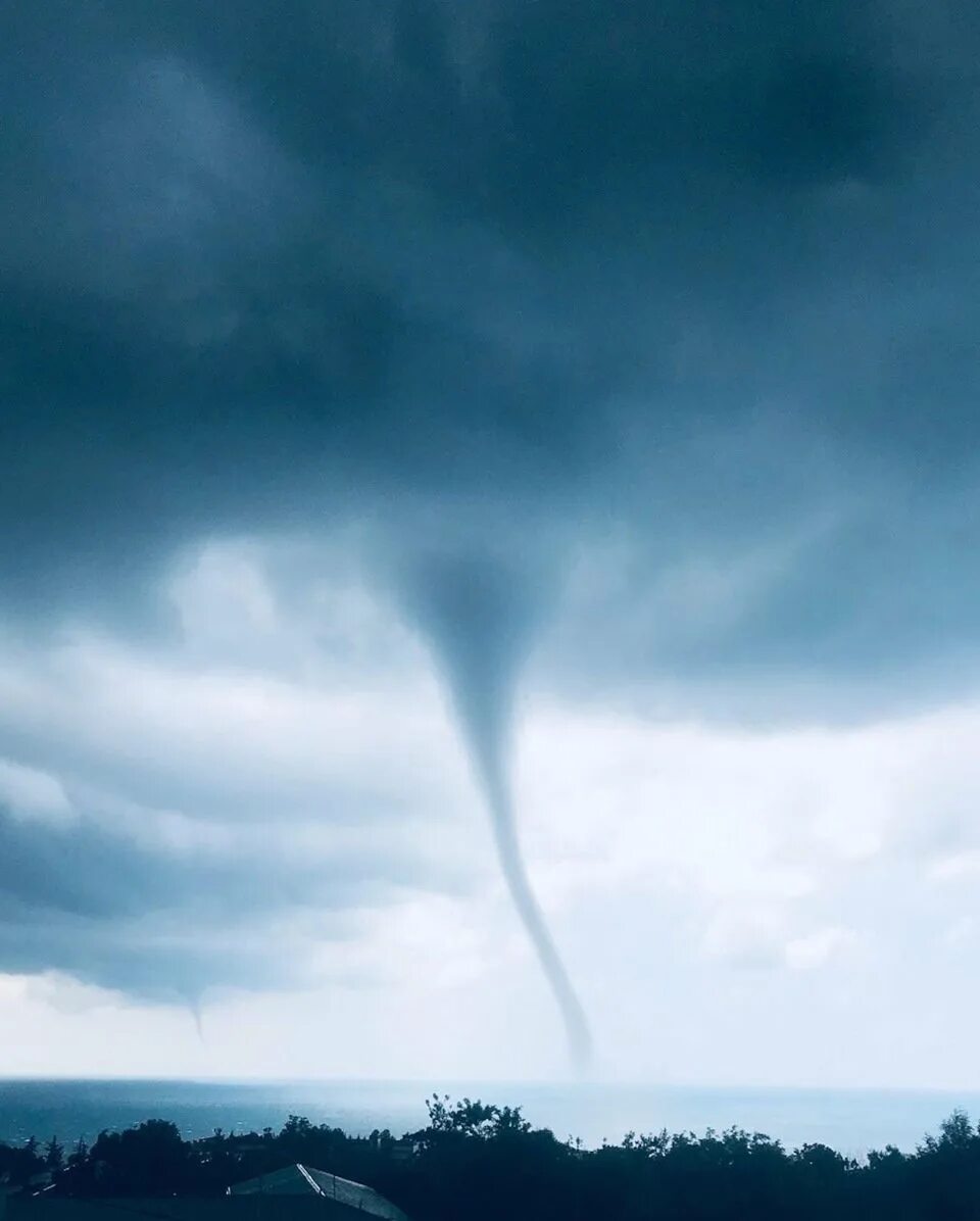 Ураган смерч. Внутрь смерча. Штат канзас природа торнадо. Ураган смерч торнадо. Хобот смерча.