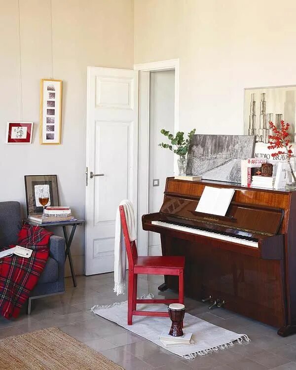 Mom's Turf Piano living rooms, Piano room decor, Home music rooms