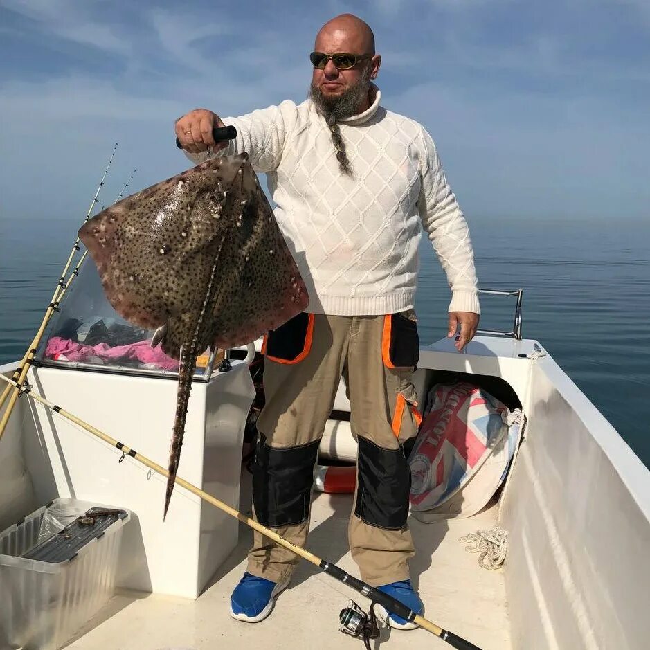 Морская рыбалка Сочи. Морская рыбалка трофеи. Профессиональный Рыбак. Рыбалка в Сочи на море.