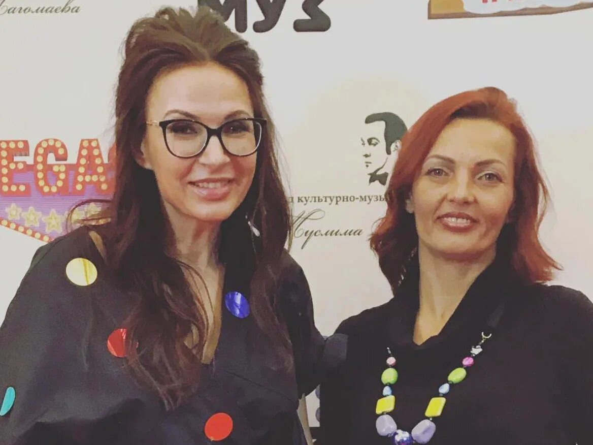 Сестрички с бледанс. Эвелина и диана блёданс. Сестра эвелины бледанс майя. Эвелина блёданс 2021. Эвелина блёданс сестра.