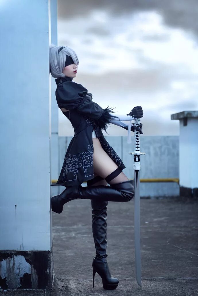 Nier 2b 18. Ниер автомата 2b. NIER Automata 2b косплей. Ниер автомата 2b 18.