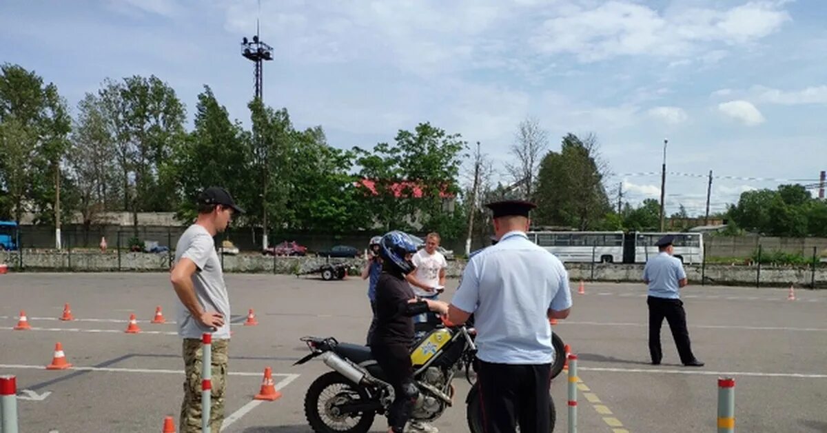 Сдача практического экзамена в гаи. Экзамен ГИБДД мотоцикл площадка. Площадка экзамен ГИБДД 2021. Экзамен в ГАИ категория а. Экзамен категория а площадка.