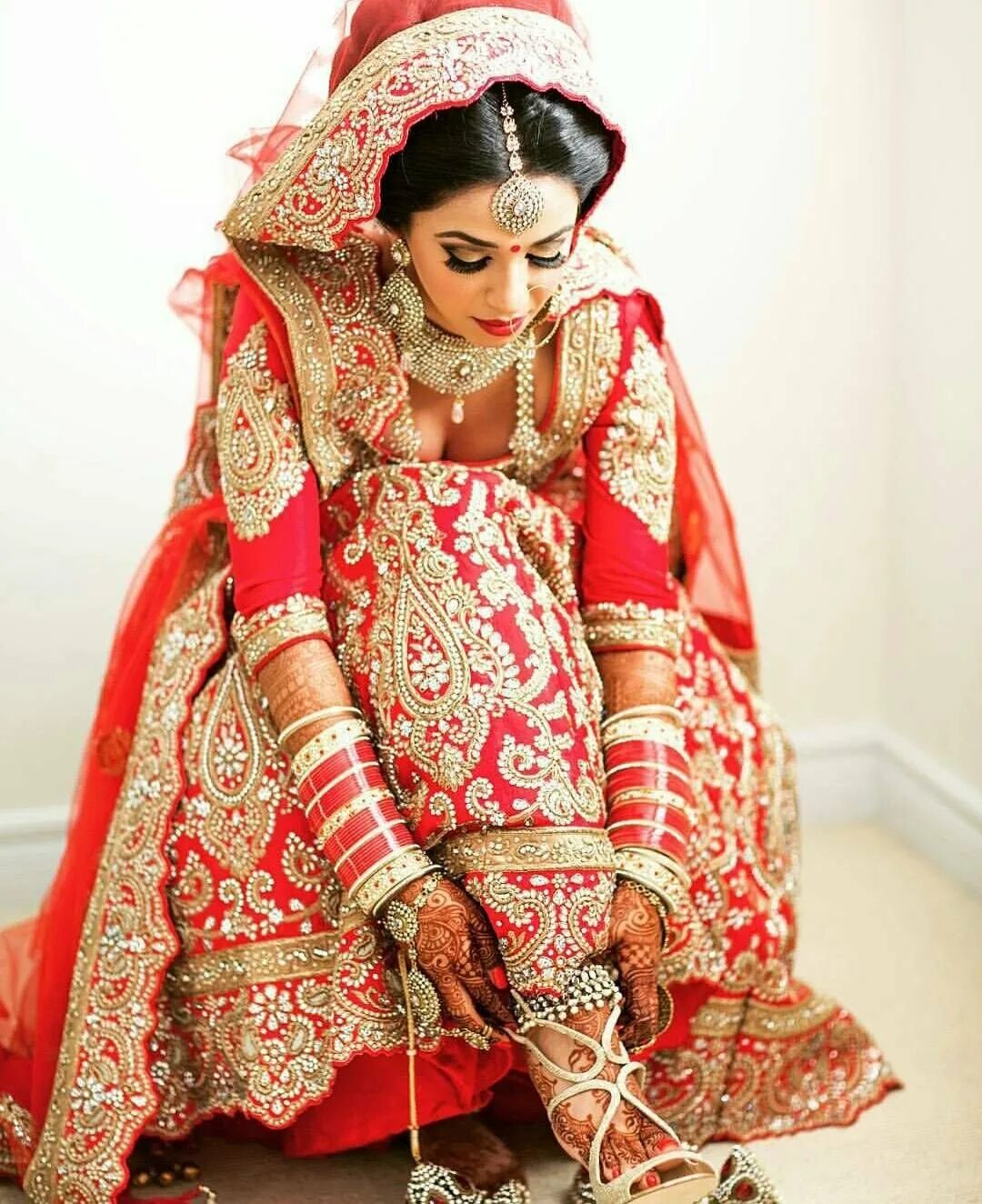 Индийская невеста. Индийские жених и невеста. Невеста в индии. Индийские женихи. Индийская невеста.