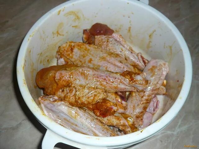 Утиные крылья. Крылья баффало утиная ферма. Утиные крылья в духовке. Крылышки утенка. Куриные крылышки по пекински.