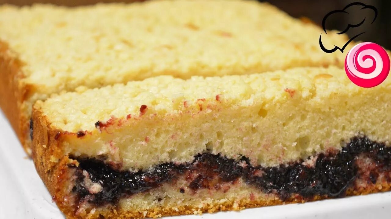 Пирог с вареньем из бисквитного теста. Пироги с вареньем в духовке. Заливной пирог с вареньем. Пирог с вареньем. Пирог на кефире в духовке.