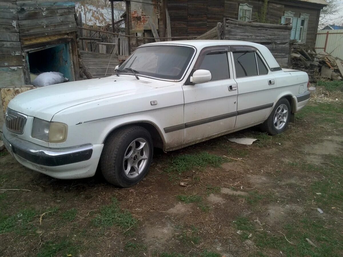 Куплю волга бу москва. Volga gaz 3110 седан белый. Волга 3110 2003 года белая. Волга 3110 серебристая. Белая ГАЗ 3110 "Волга" 1997-2008).