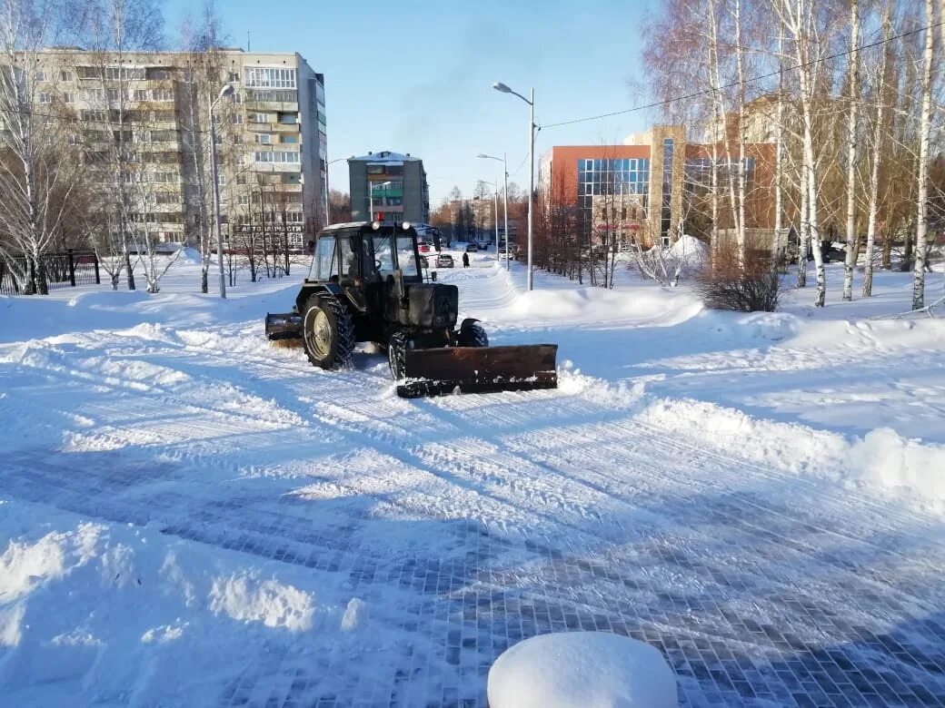 Уборка снега. Уборка снега Омск. Снегопад в Омске. Очистка дворов от снега. Купить снег омск