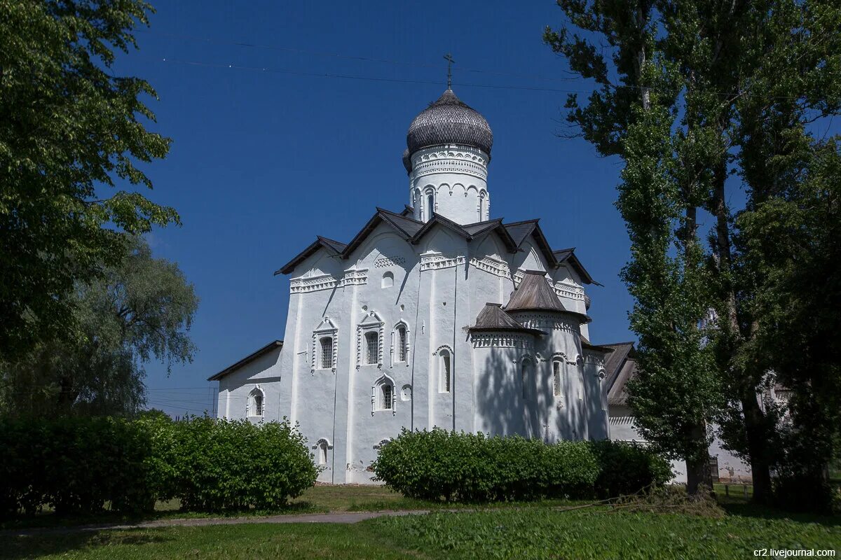 Новгородской областях россии. Любытино Церковь. Новгородская область. Старая Русса Новгородская область. Старый храм Новгородская область.