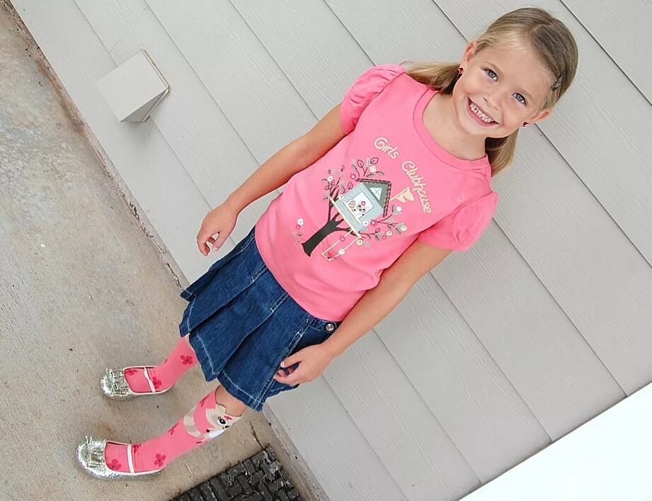 Chevron up vector. Small изменение. Up small. Девочка с одуванчиком. Up small.