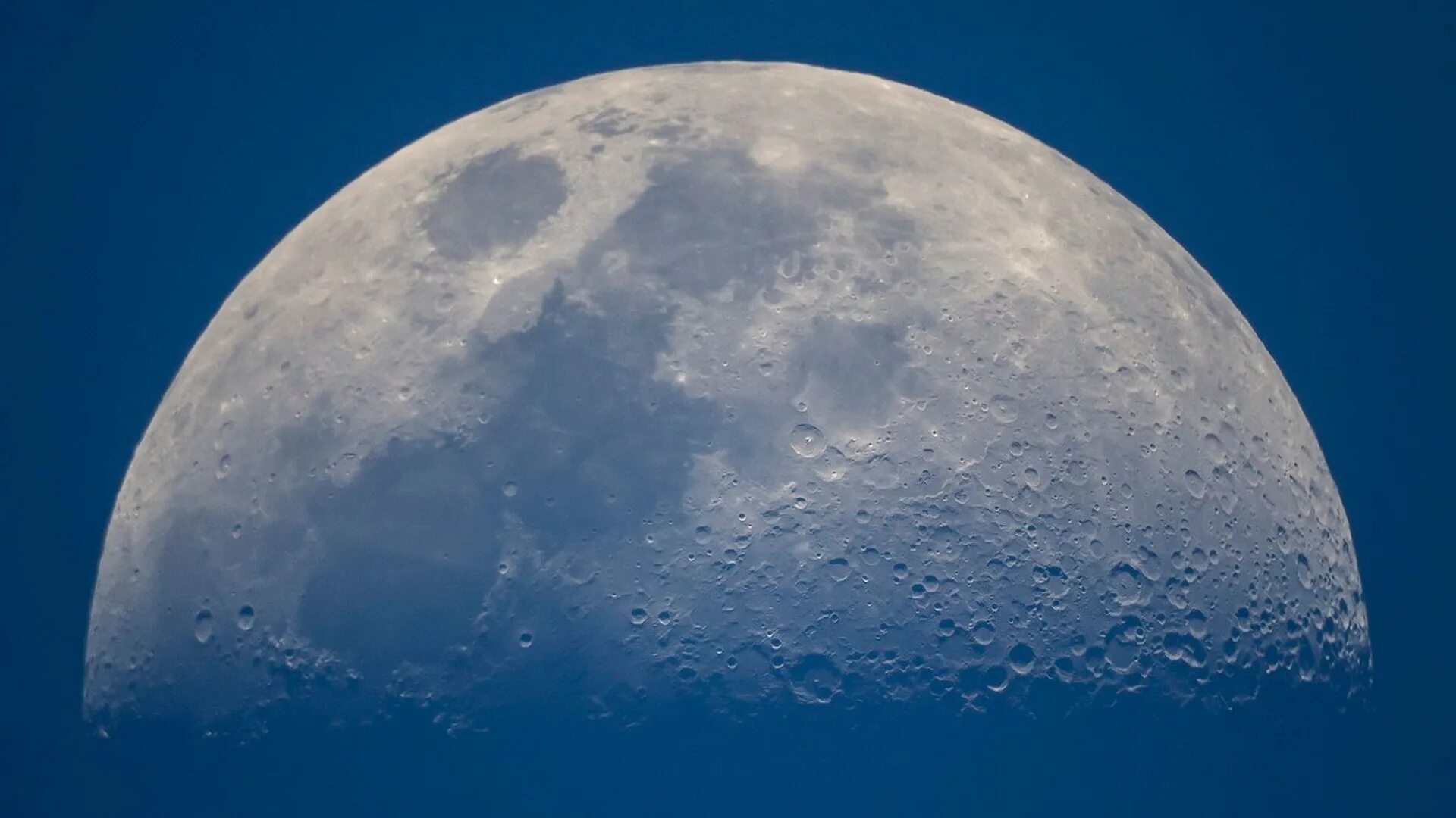 Красивая луна. Луна в космосе в высоком разрешении. Полнолуние. Луна в космосе. Лу.