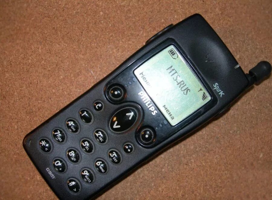 Филипс сотовый 2000. Philips Spark 1997. Мобильный Филипс 1998. Филипс сотовый телефон 90-х. Филипс старый телефон