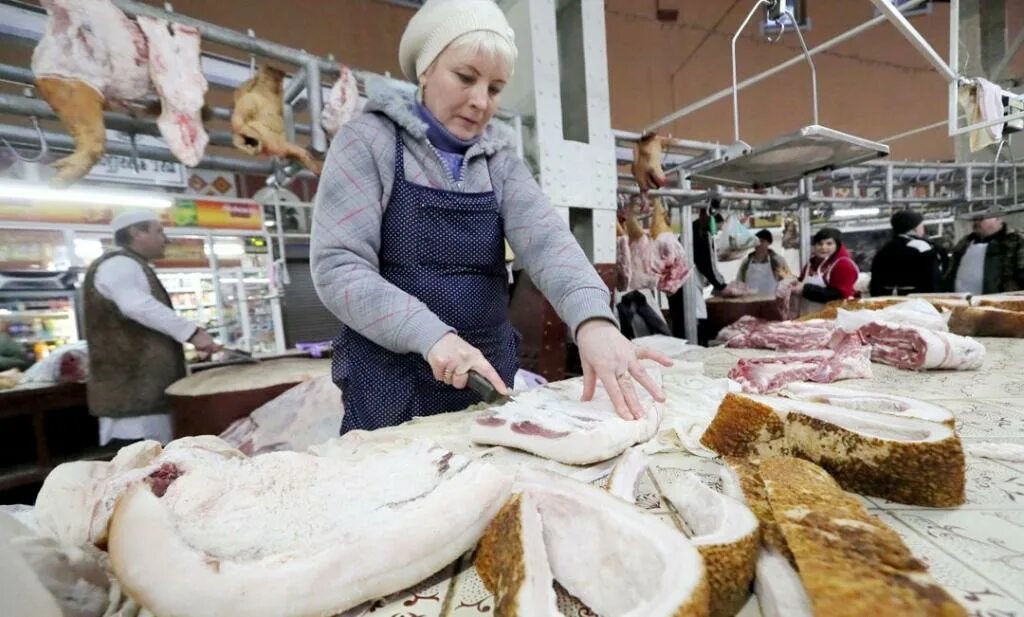 Сало на рынке. Рынок сала. Украинское сало. Сало. Сало на базаре.