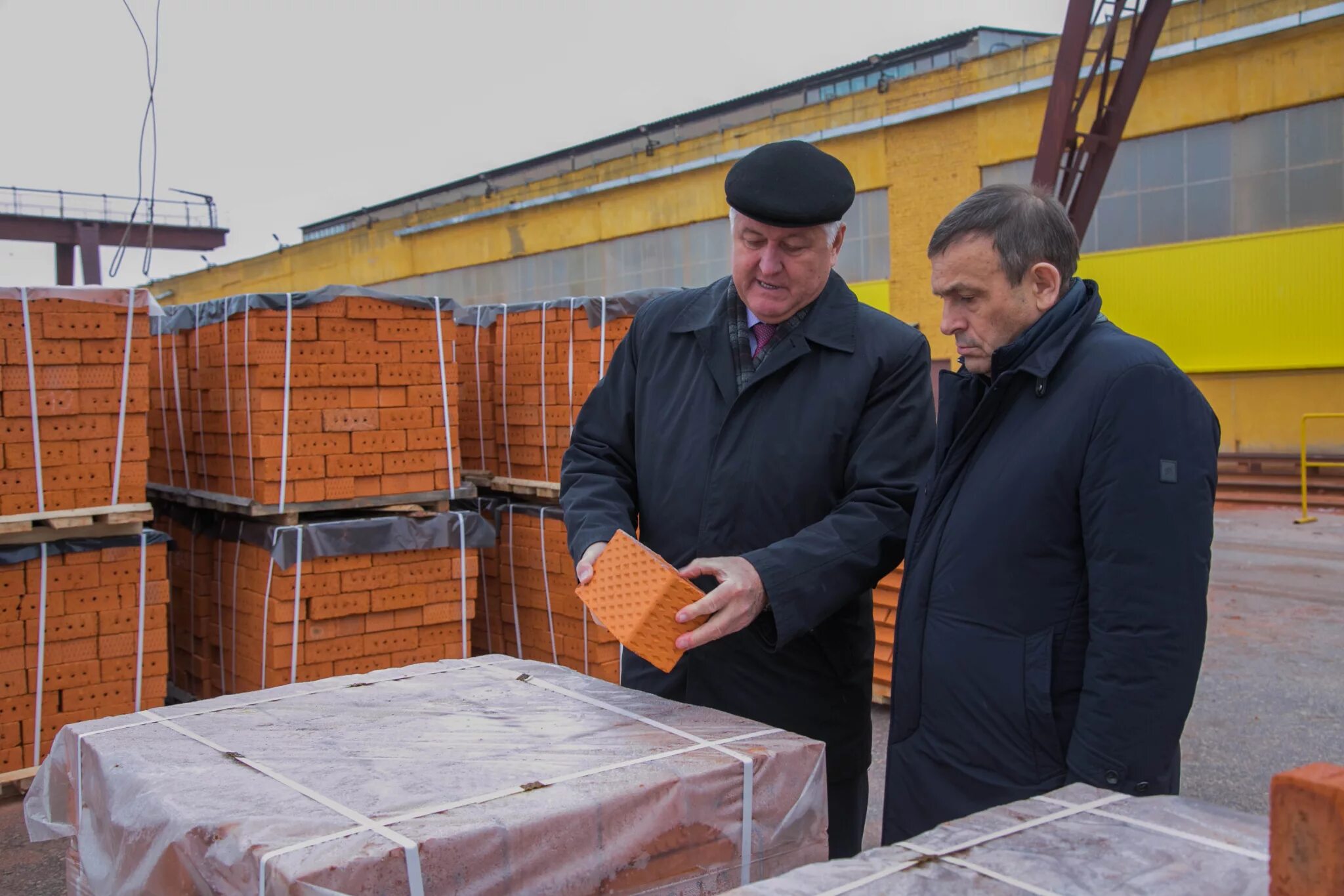Директор кирпичного