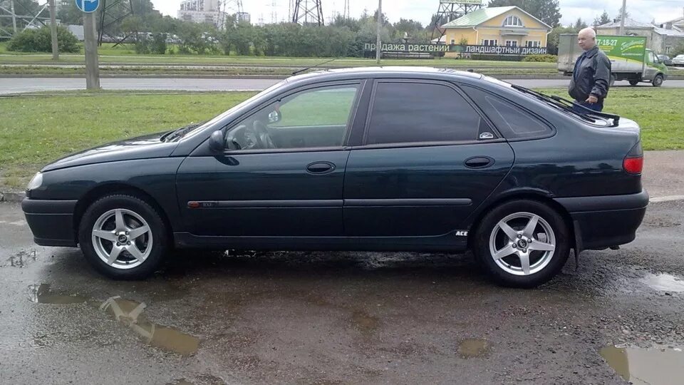 Колеса рено лагуна 1. Литые диски рено лагуна 1. Штампованные диски на рено логан. Диски renault laguna 1. Диски литые r16 рено лагуна 2.