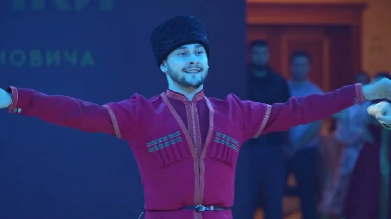 Танец ltswirv с обручем под лезгинку. Лезгинка ахмед. Дагестан лезгинка. Гамадаев ахмед марсенович. Ахмед марсенович.