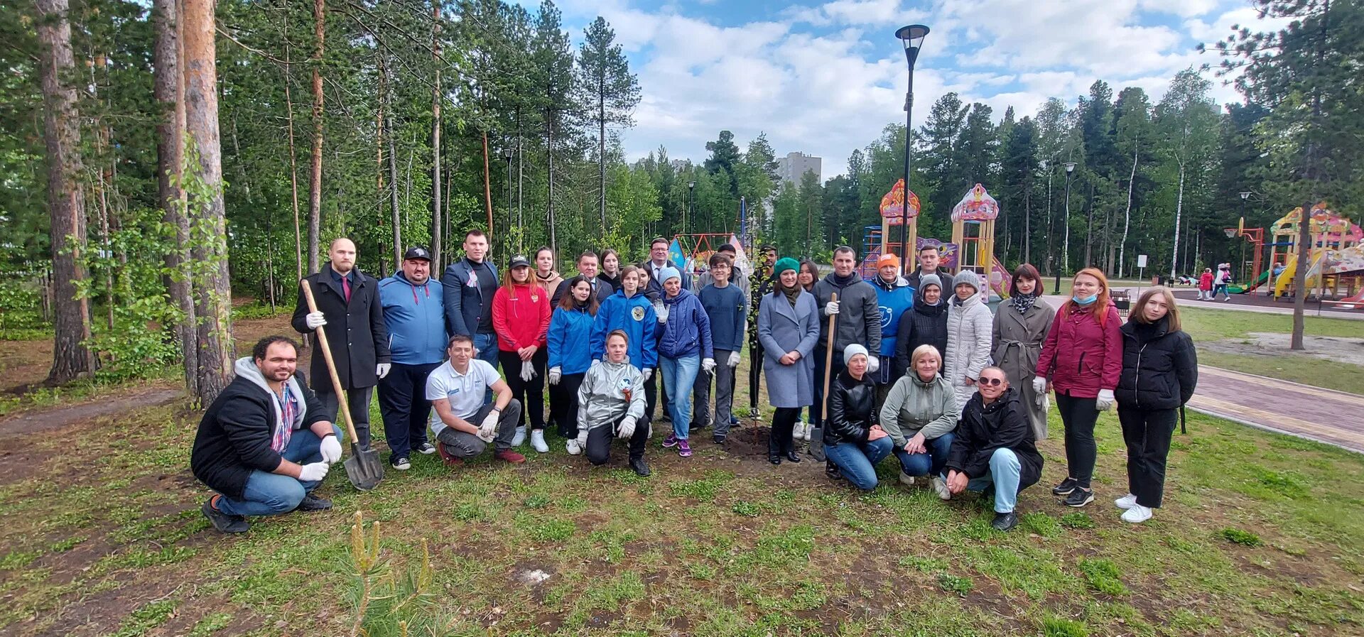 Кск сургут. КСК Дружба Ханты-Мансийск. Сад дружбы Югра. Эстафета Сургут.