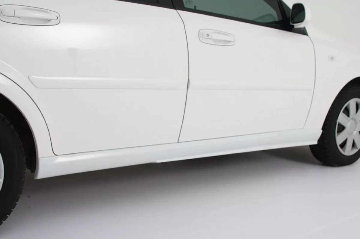 Накладки на пороги chevrolet lacetti. Накладки на пороги шевроле лачетти. Пороги шевроле лачетти. Пороги лачетти osmlc04746. Накладки пластиковые лачетти.