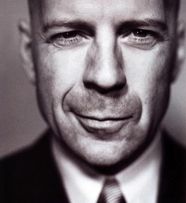 Bruce willis. Брюс уилис в молодости. Пет брюс. Брюс уиллис молодой. Брюс уиллис музыкант.