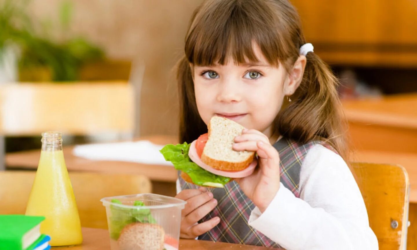 Еда для детей. Завтрак школьника. Питание детей. Бутерброды для детей.