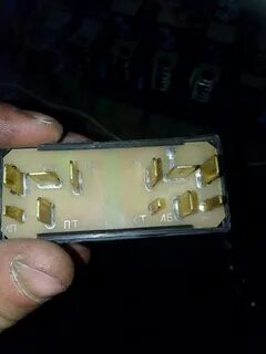 Включаешь аварийку не работают поворотники