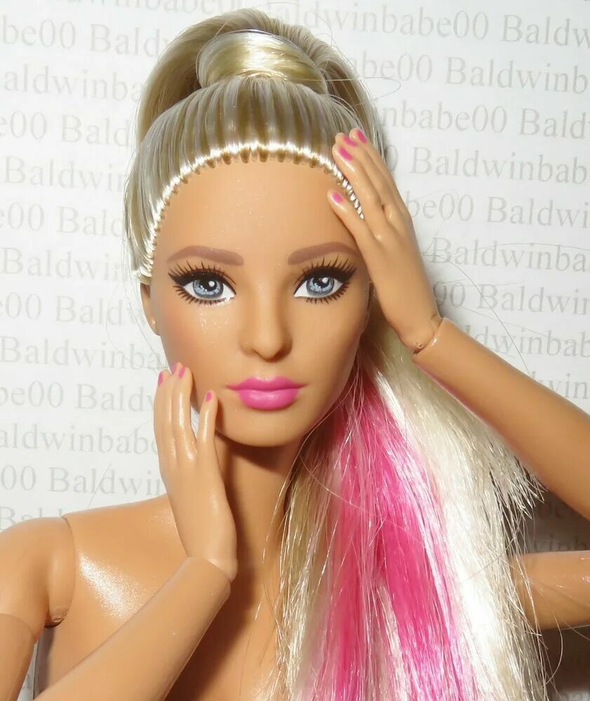 Blonde cougar. Кукла Барби Пума. Кукла Барби Пума блондинка. Барби 2023 Барби. Барби Пума молд.