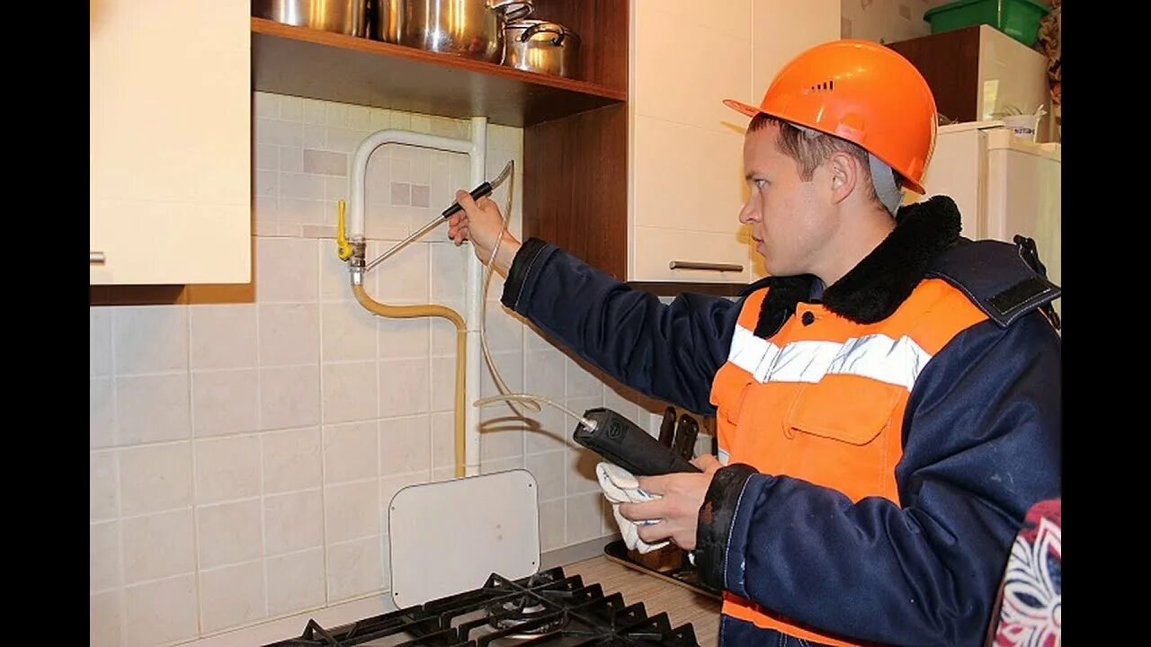 Газ в моей квартире. Газовая плита в квартире. Труба для газовой плиты. Труба для газовой плиты. Газ в квартире.