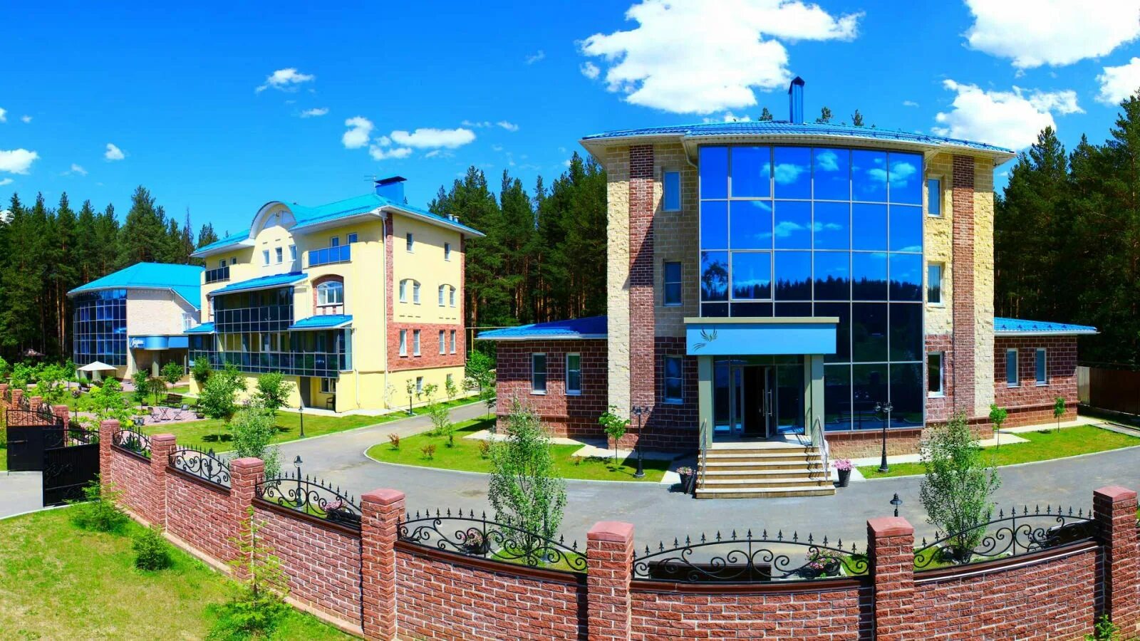 Златоуст поселок айский 70. Златоуст поселок айский 70. Отель лазурит златоуст. Лазурит златоуст гостиница. Златоуст поселок айский 70.