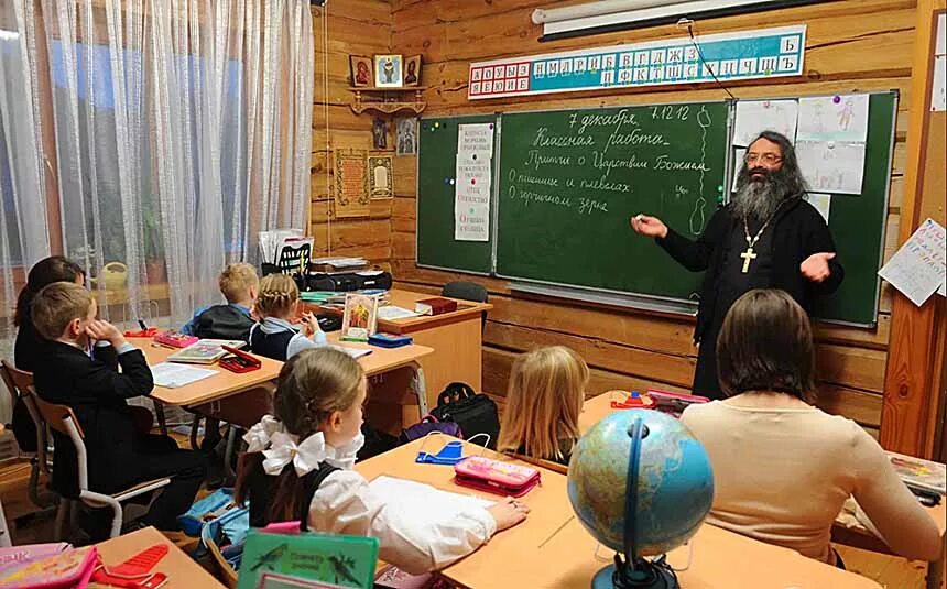 религиозные уроки в школе. духовные семинарии в россии. религиозное воспитание. уроки православной культуры в школе. сретенская духовная семинария русской православной церкви.